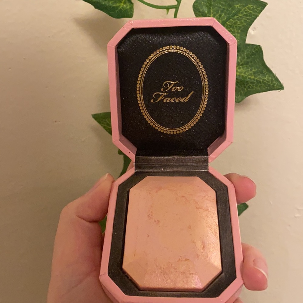 Too Faced Fancy Pink Diamond Highlighter